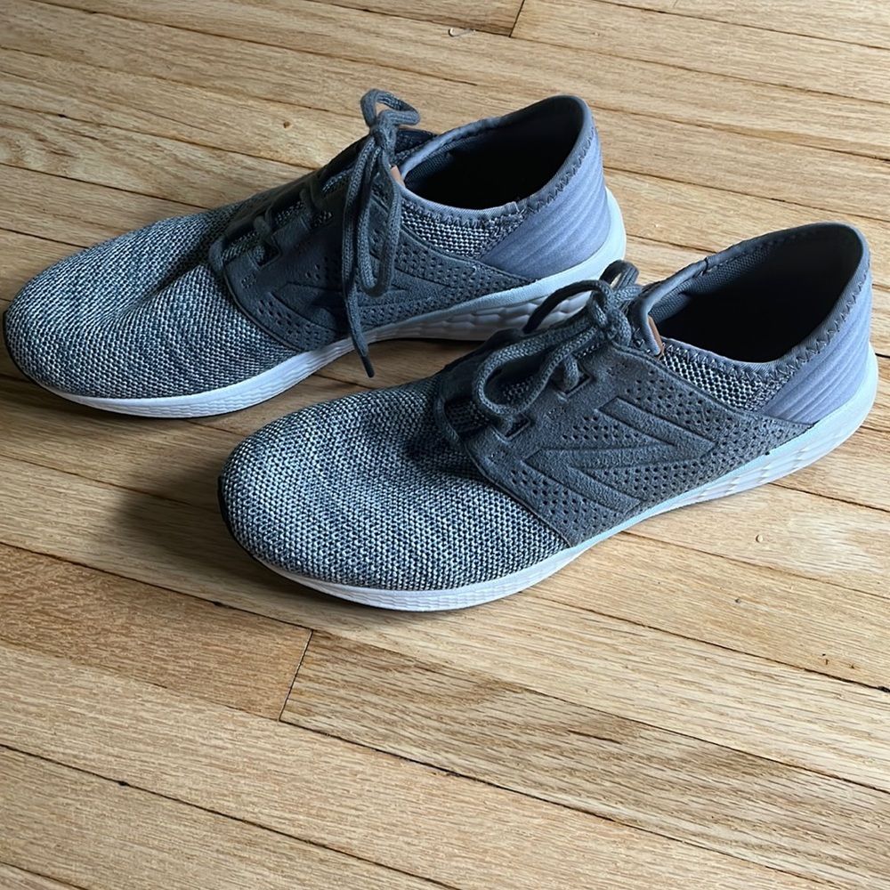 New balance tennis shoes mens size 7